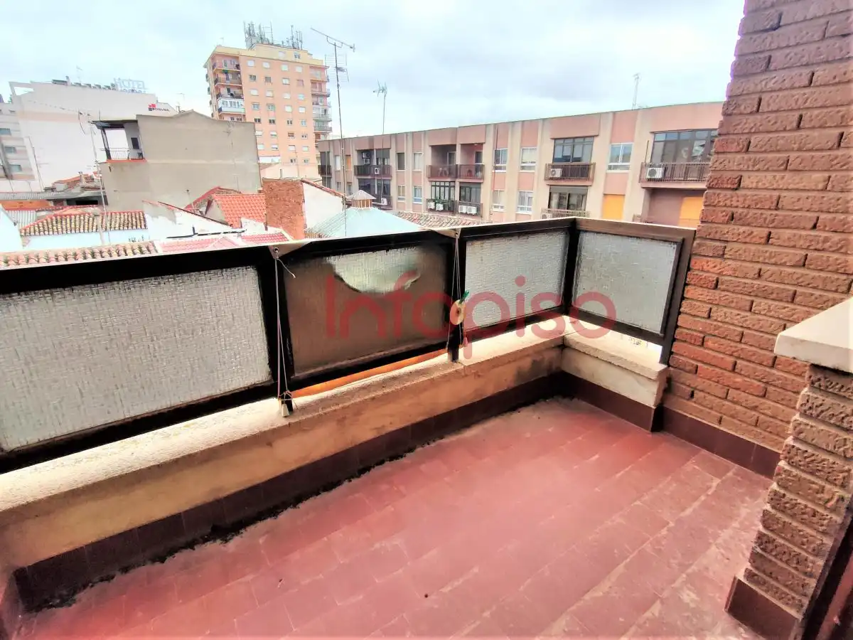 Flat with terrace for sale in Valdepeñas, imagen 2