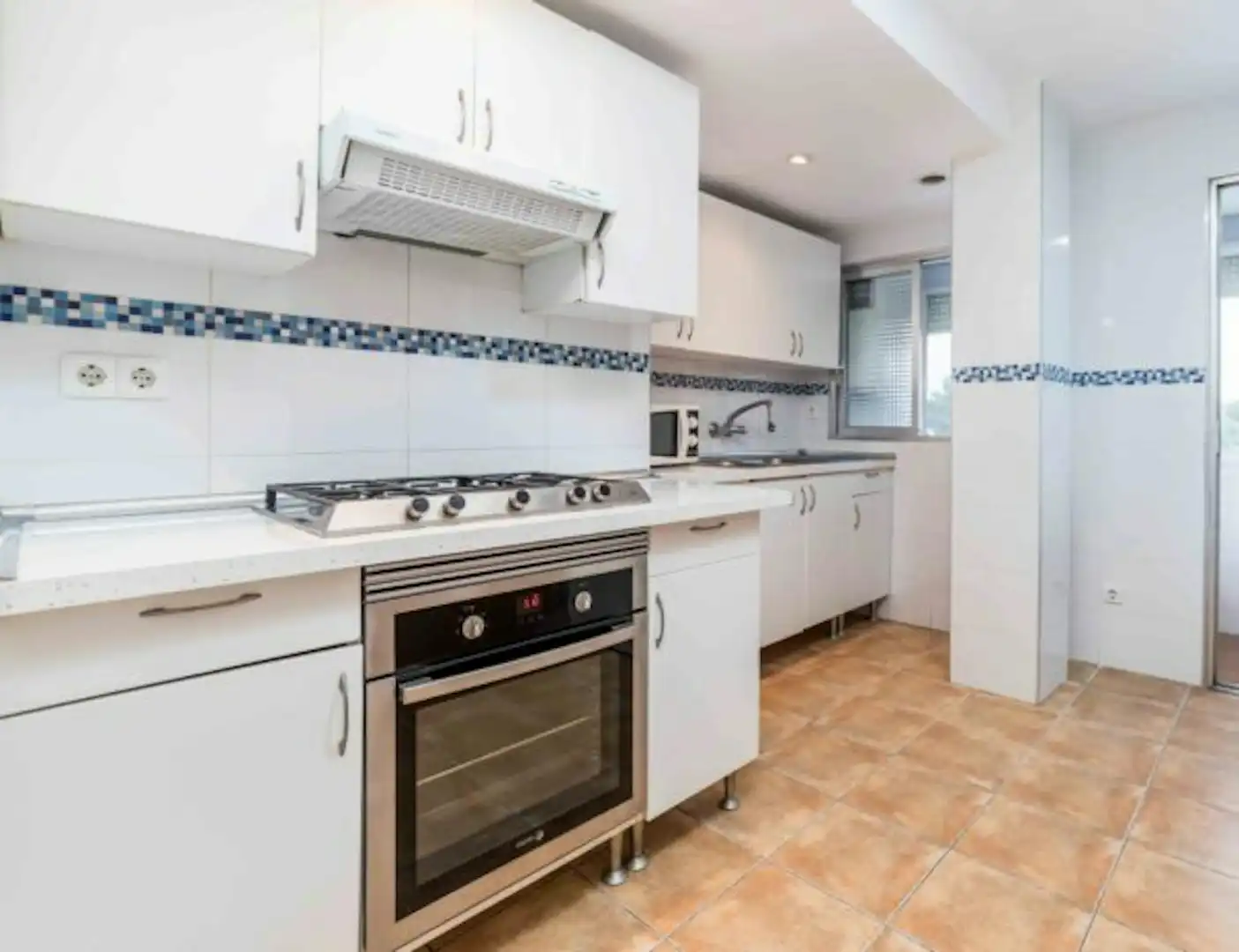 Kitchen of Flat for share in Valencia  with Washing machine and Internet