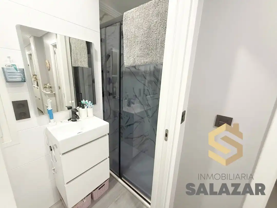 Bathroom of Flat for rent in Bilbao   with Heating
