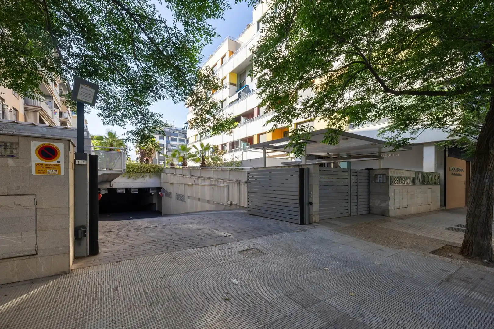 Aparcament de Apartament en venda en Granada amb Aire condicionat, Calefacció i Jardí privat