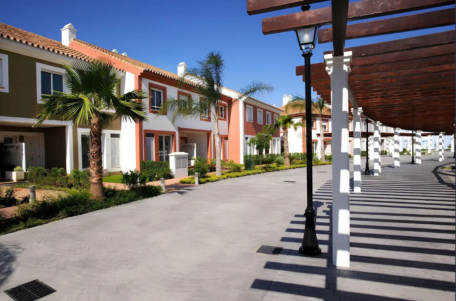 Vista exterior de Casa adosada en venta en Estepona con Aire acondicionado, Terraza y Amueblado