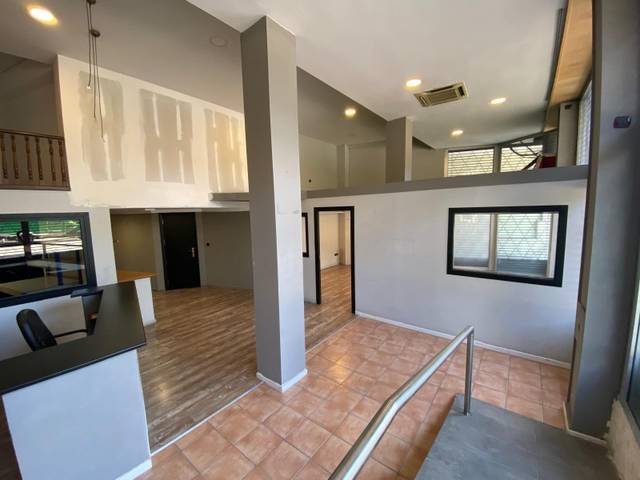 Local comercial en Alquiler en Eixample - Horta Capallera