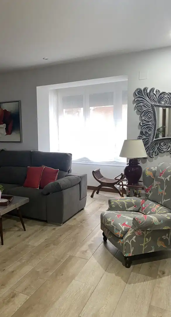 Sala de estar de Piso en venta en  Pamplona / Iruña con Parquet, Amueblado y Balcón