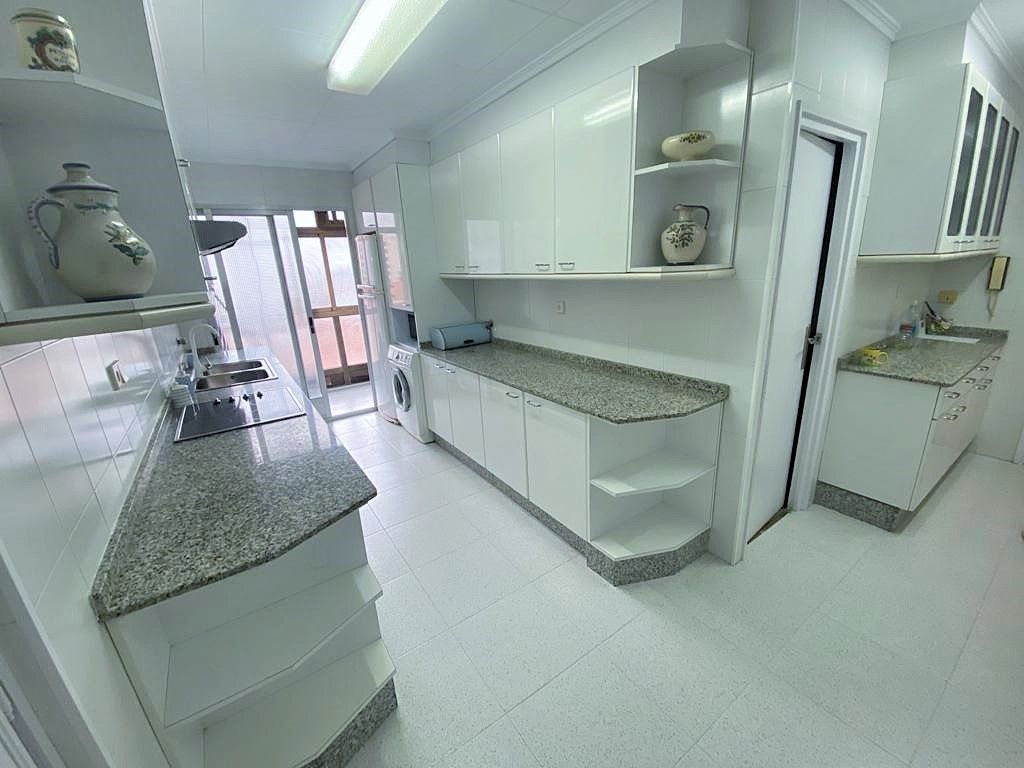 Kitchen of Flat to rent in  Valencia Capital  with Air Conditioner, Heating and Terrace