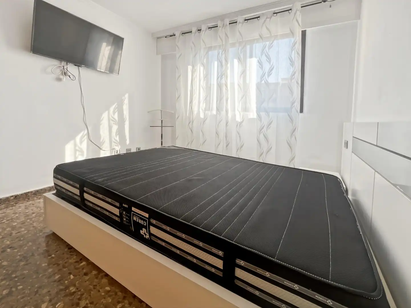 Habitación de Piso de alquiler en Castellón de la Plana / Castelló de la Plana con Aire acondicionado, Amueblado y Balcón