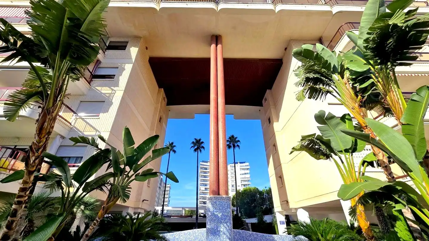 Außenansicht von Wohnung zum Verkauf in Gandia mit Klimaanlage, Terrasse und Möbliert