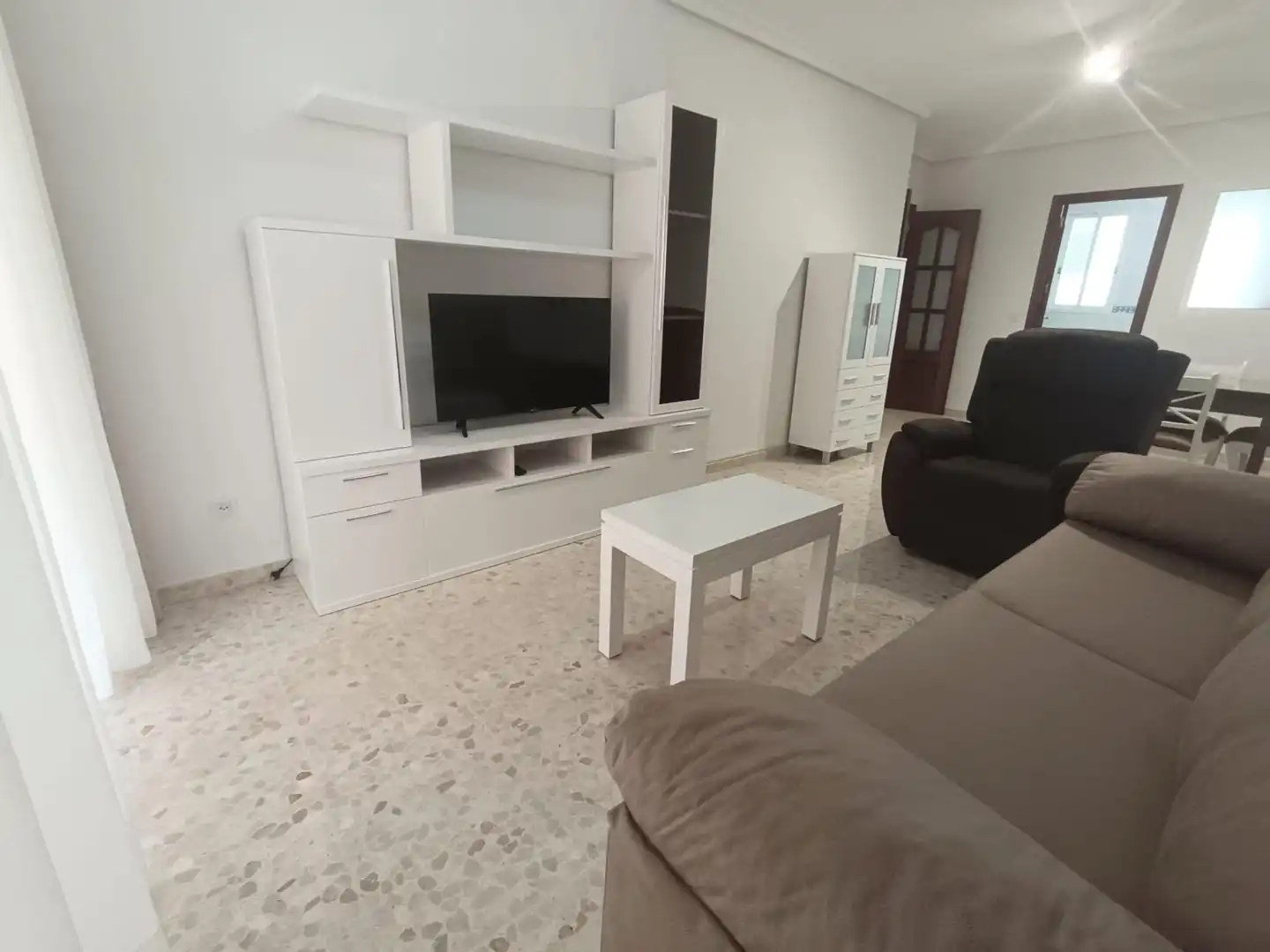 Living room of Flat for rent in Córdoba  with Air Conditioner, Private garden and Storage room