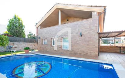 Swimming pool of House or chalet for sale in Molins de Rei  with Air Conditioner, Heating and Swimming Pool