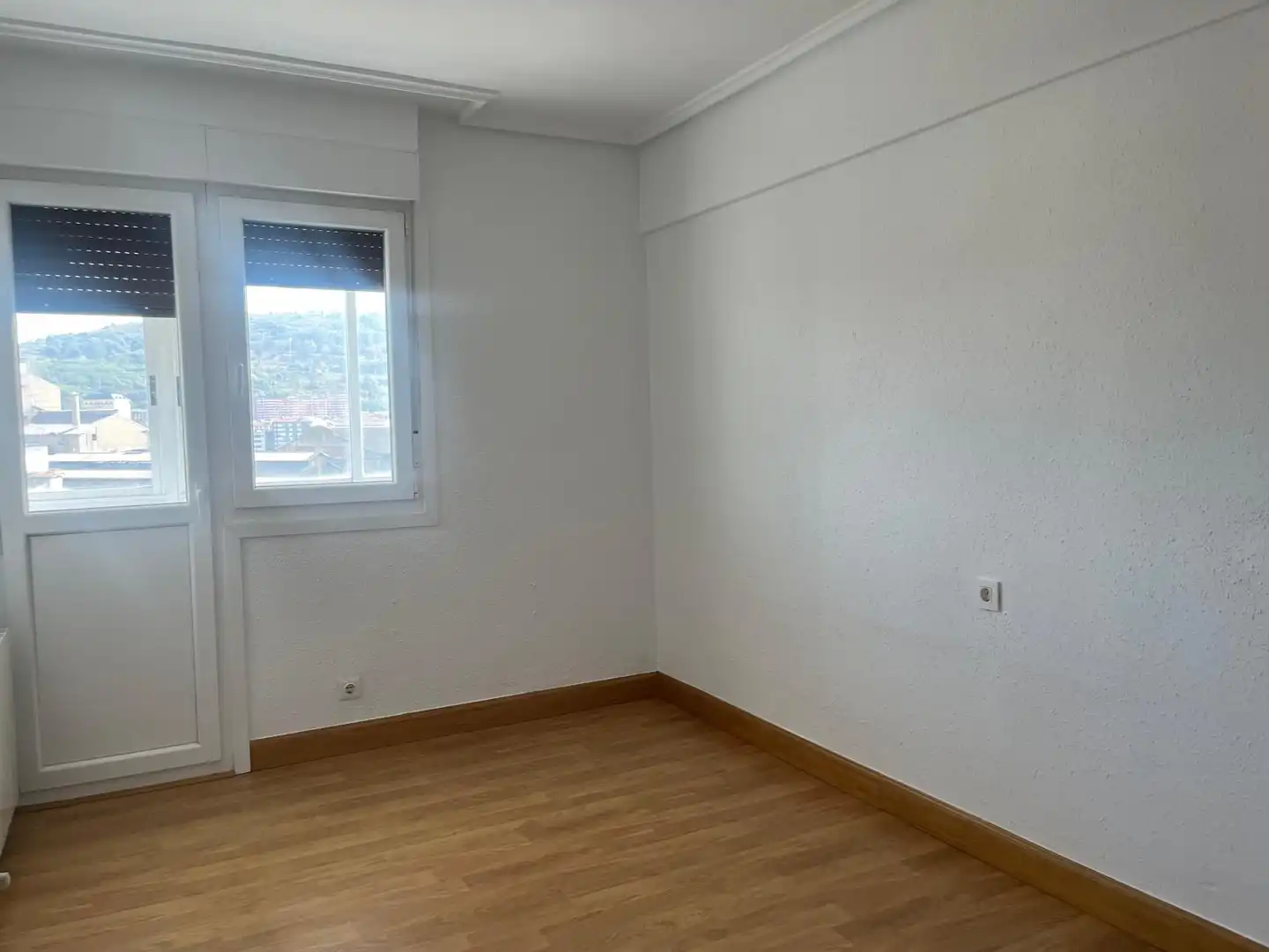 Habitación de Piso en venta en Bilbao  con Calefacción, Terraza y Trastero