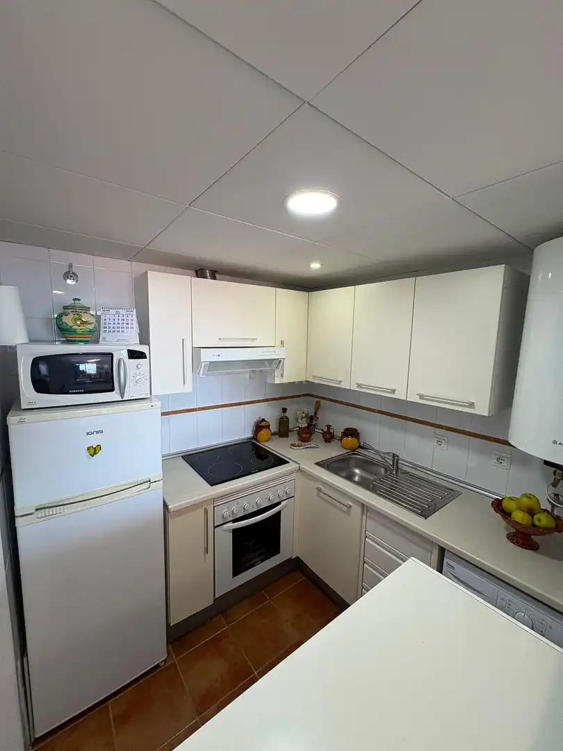 Cocina de Apartamento de alquiler en Benalmádena con Horno y Piscina comunitaria
