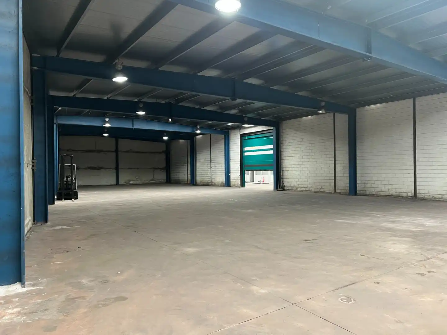 Fabrikhallen zur Miete in Narón