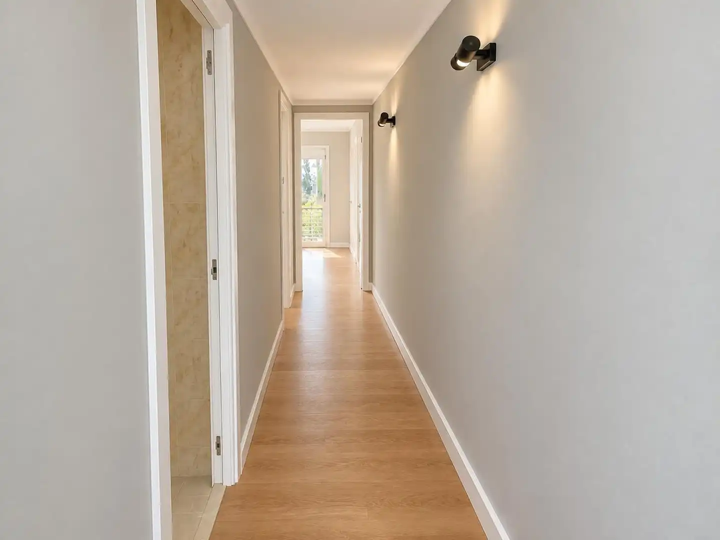 Flat for sale in L'Hospitalet de Llobregat  with Parquet flooring, Balcony and Alarm