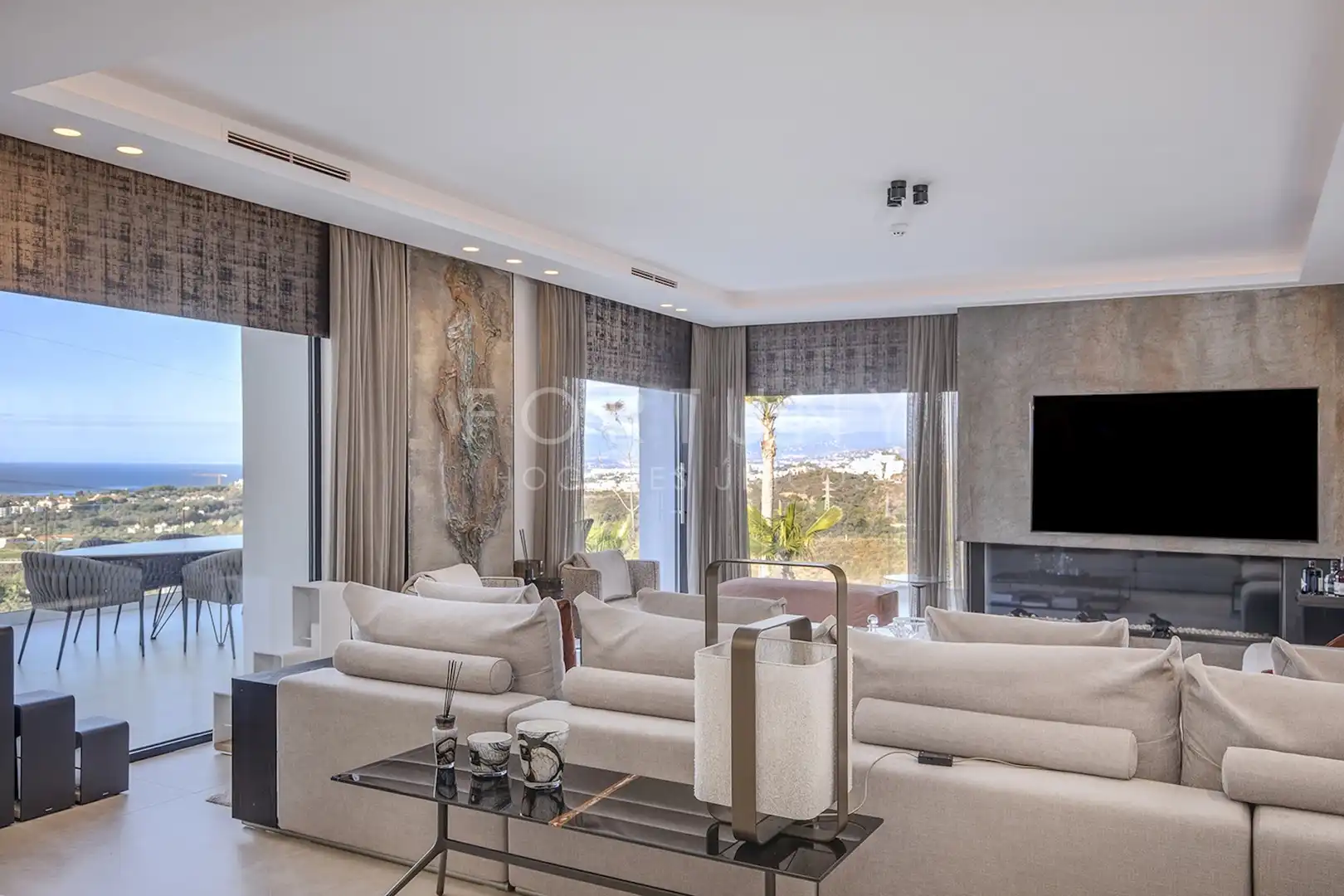 Sala de estar de Casa o chalet en venta en Marbella con Aire acondicionado, Calefacción y Jardín privado