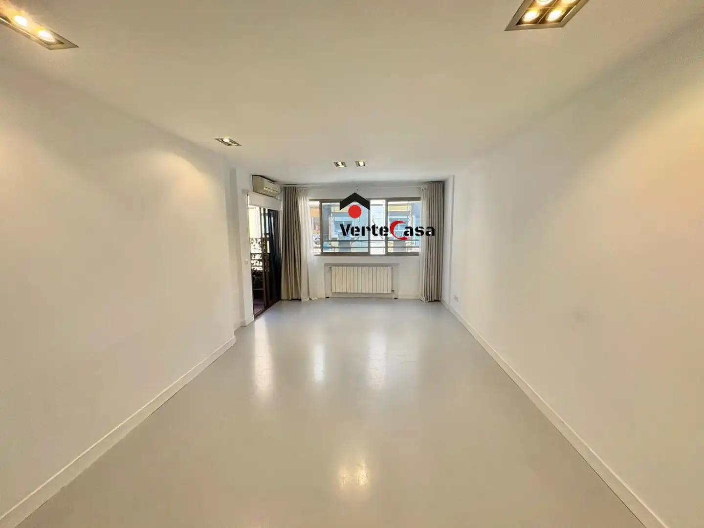 Außenansicht von Wohnung zur Miete in Valencia mit Klimaanlage, Heizung und Balkon