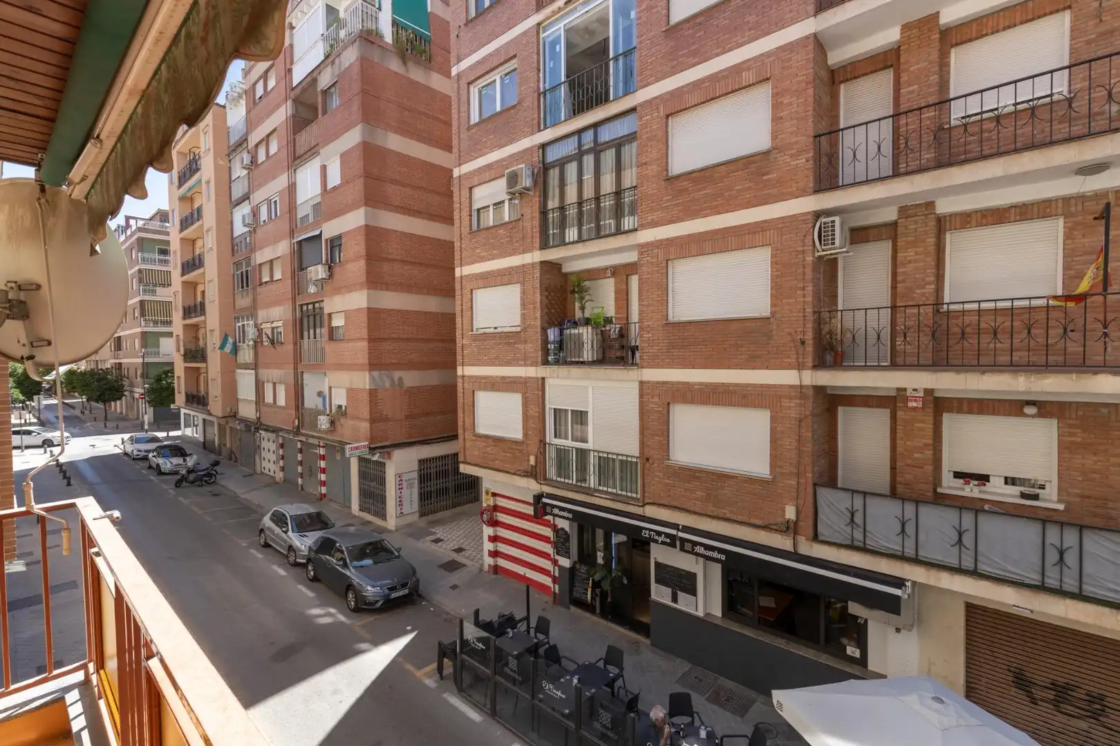Vista exterior de Piso en venta en Granada con Calefacción y Terraza