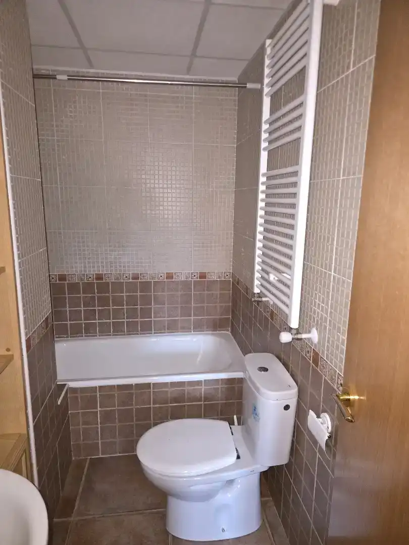 Baño de Piso en venta en Las Navas del Marqués  con Parquet, Amueblado y Horno