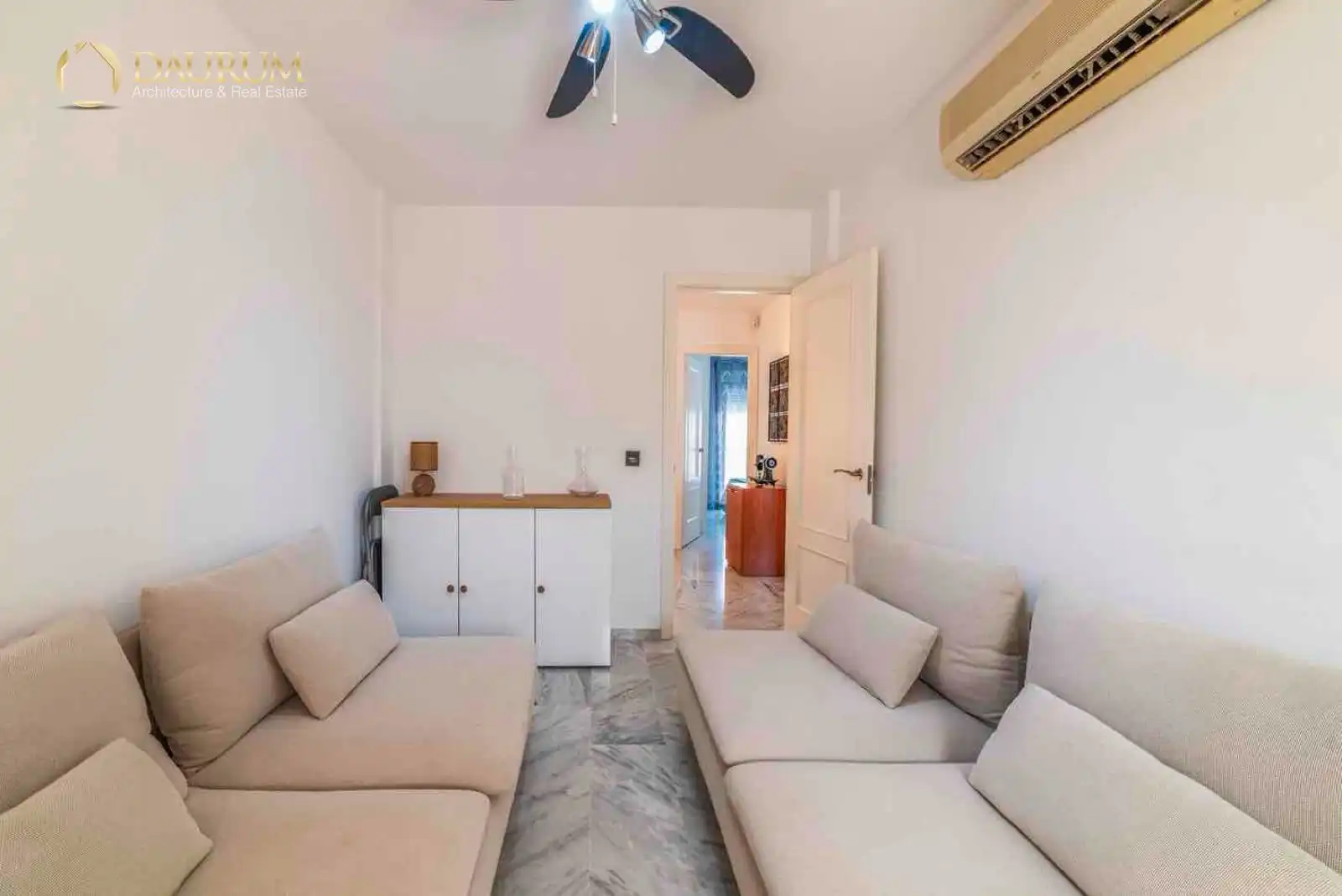 Sala de estar de Casa adosada en venta en Bormujos con Aire acondicionado, Calefacción y Terraza
