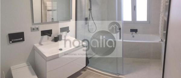 Bany de Àtic de lloguer en  Sevilla Capital amb Aire condicionat, Calefacció i Terrassa