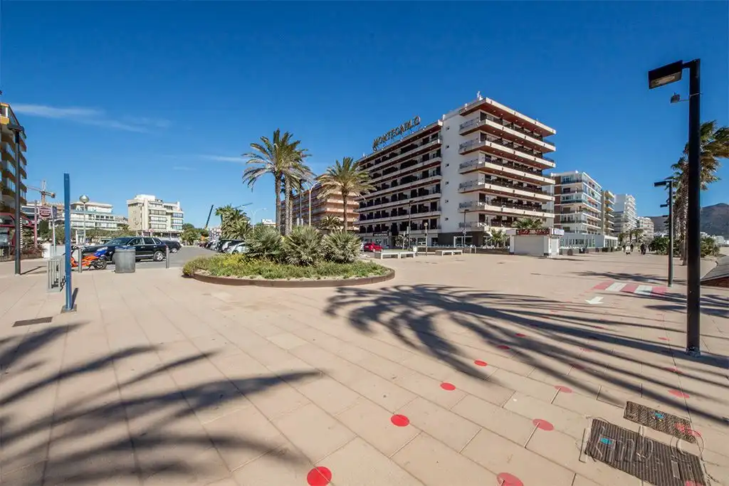 Vista exterior de Apartamento en venta en Roses con Aire acondicionado, Calefacción y Jardín privado