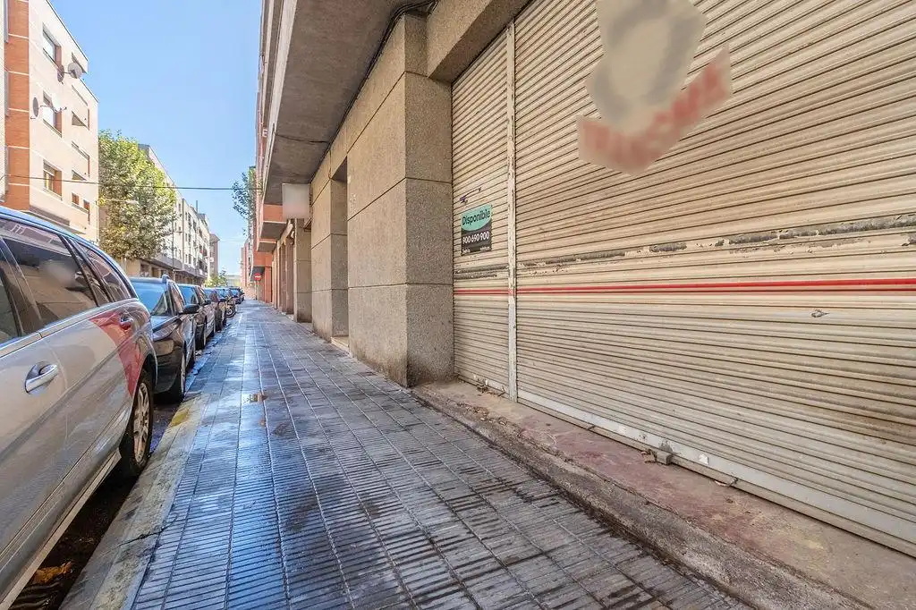 Vista exterior de Local en venta en Lleida