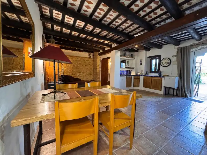 Comedor de Finca rústica en venta en Ullastret con Aire acondicionado, Calefacción y Jardín privado
