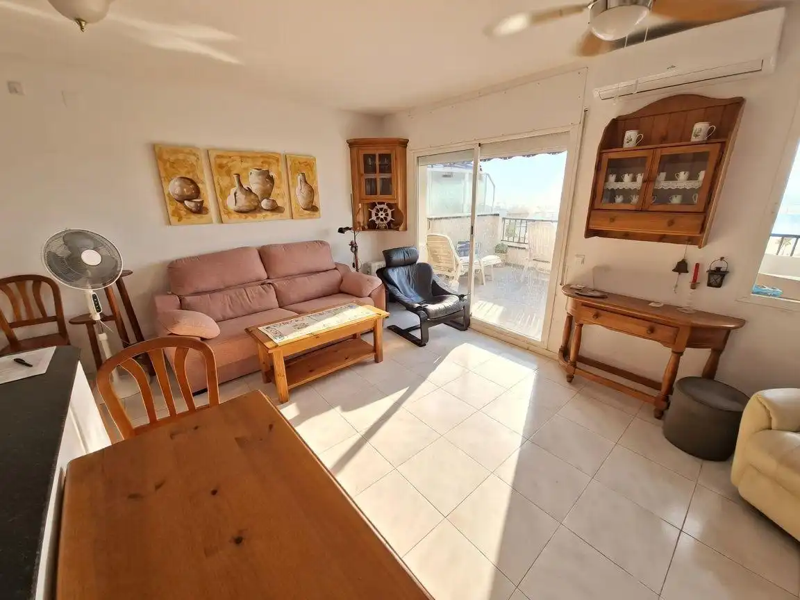 Sala d'estar de Àtic en venda en La Ràpita amb Piscina comunitària