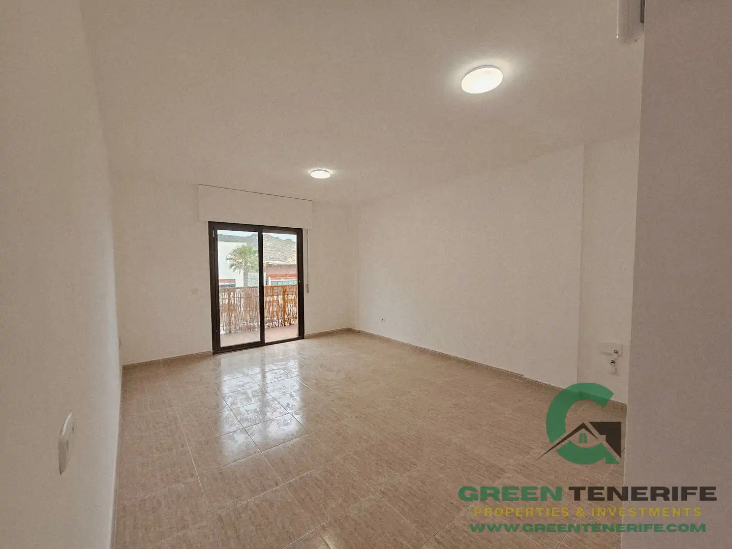 Vista exterior de Piso en venta en Adeje con Trastero y Balcón