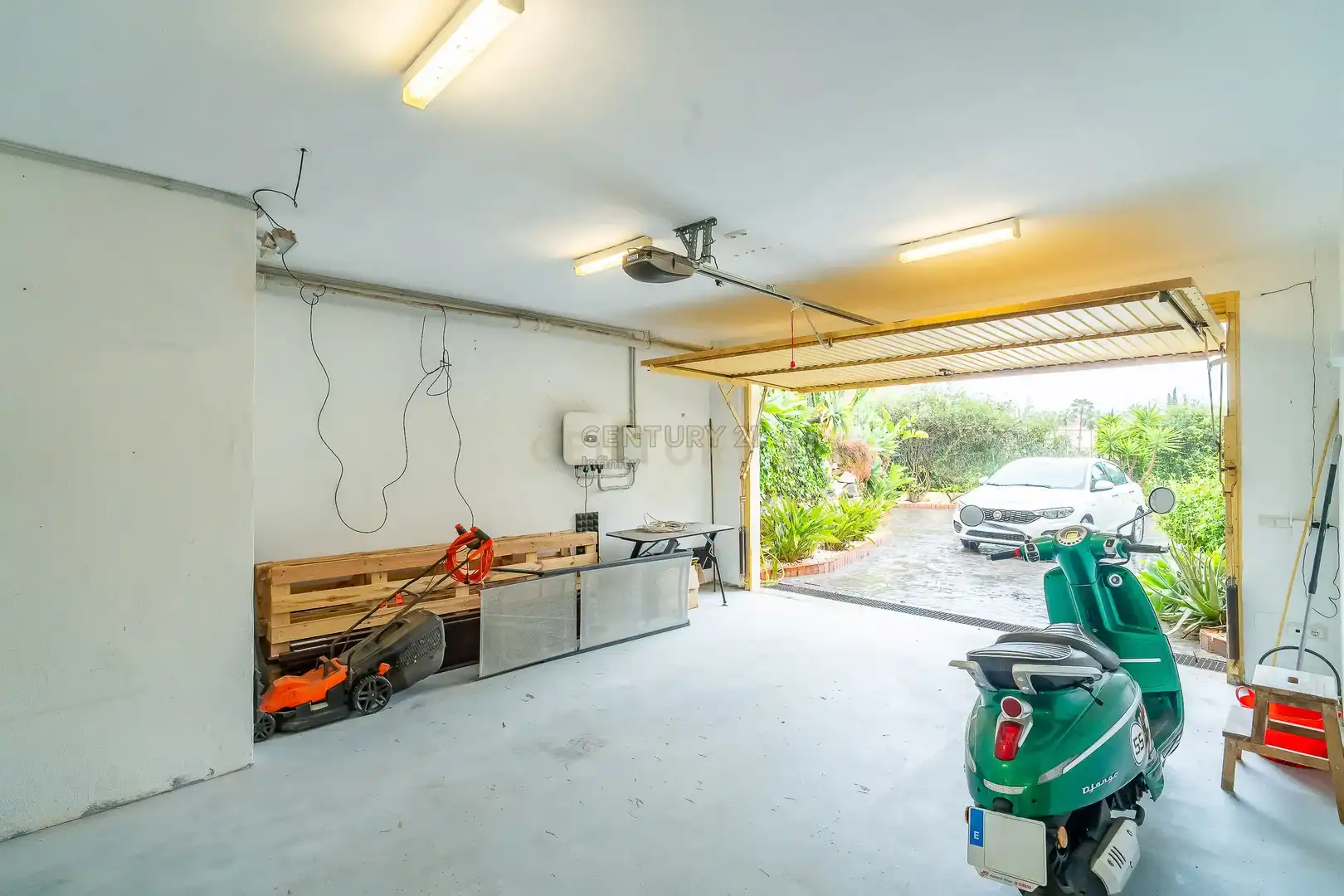 Parking of Houses for sale in Mijas  with Air Conditioner, Private garden and Storage room