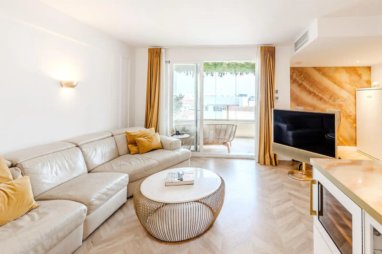 Living room of Attic for sale in Madrid  with Air Conditioner, Heating and Parquet flooring
