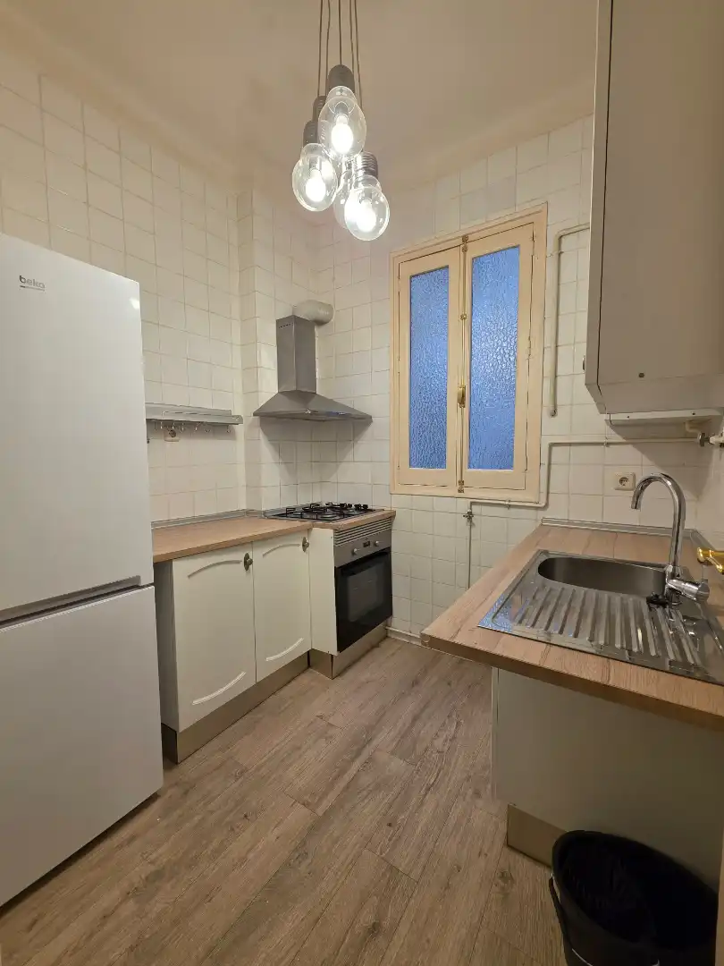 Küche von Wohnung zur Miete in Madrid mit Heizung, Parkett und Balkon