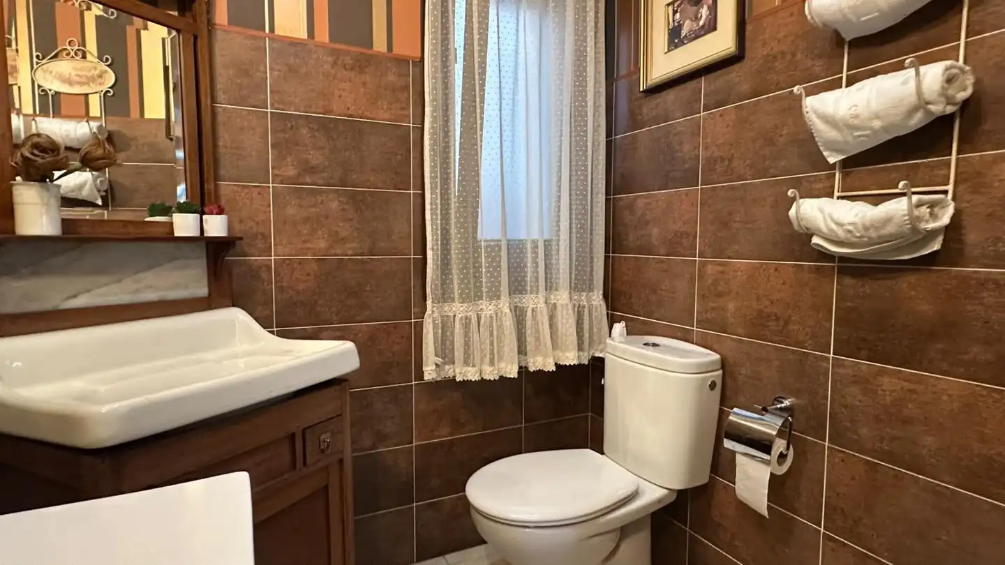 Bany de Casa o xalet en venda en Mombeltrán, Ávila