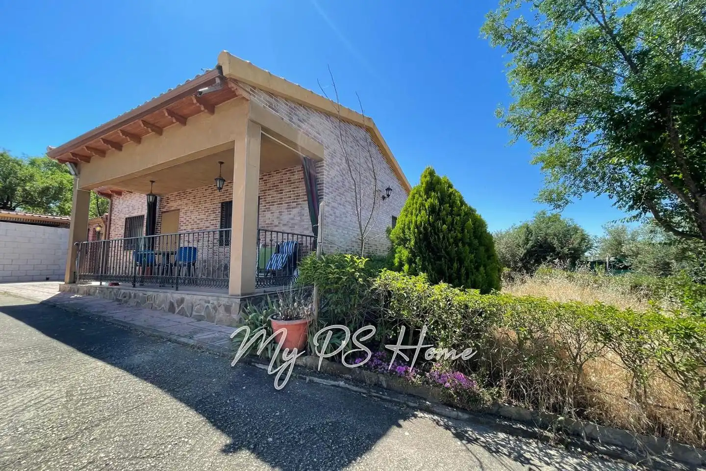 Vista exterior de Casa o chalet en venta en Barajas de Melo con Aire acondicionado, Jardín privado y Amueblado