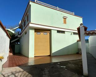 Vista exterior de Casa o xalet de lloguer en San Bartolomé de Tirajana amb Aire condicionat