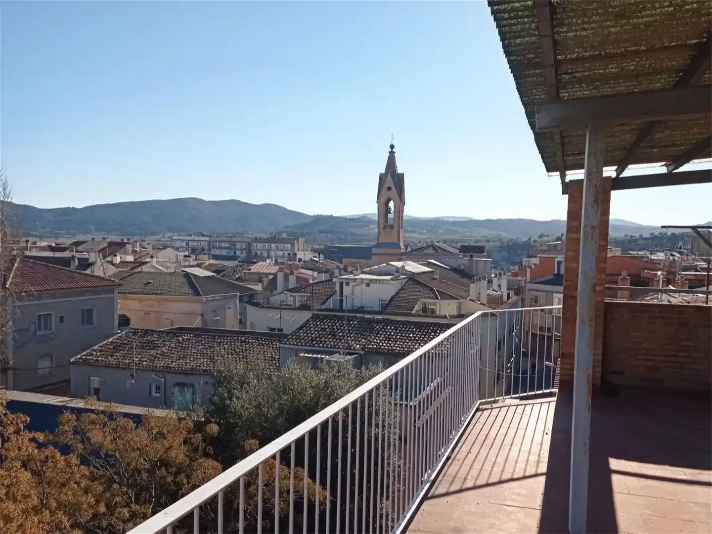 Vista exterior de Casa adosada en venda en Igualada amb Traster, Piscina i Balcó