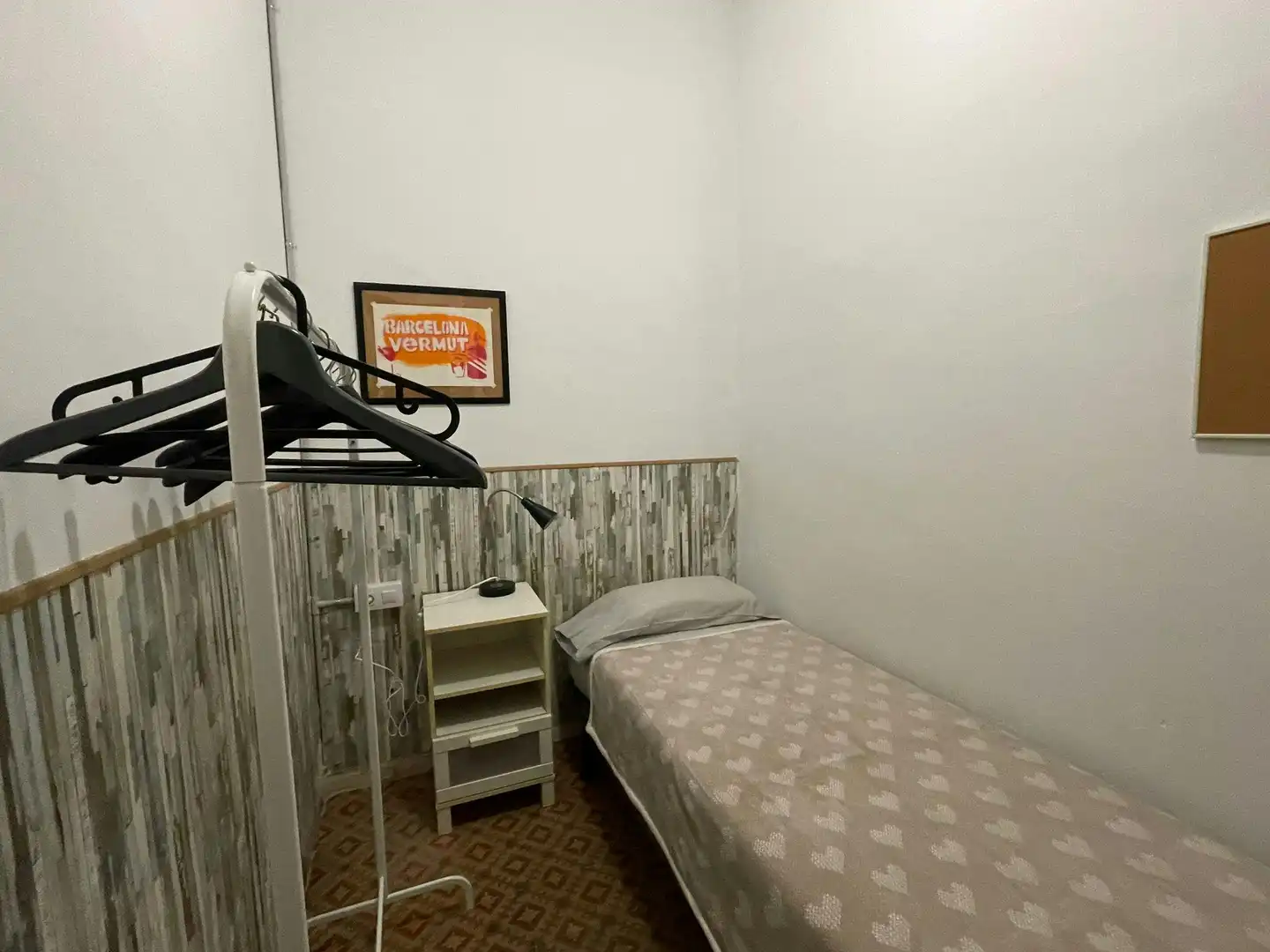 Habitación de Piso para compartir en Barcelona con Calefacción y Amueblado