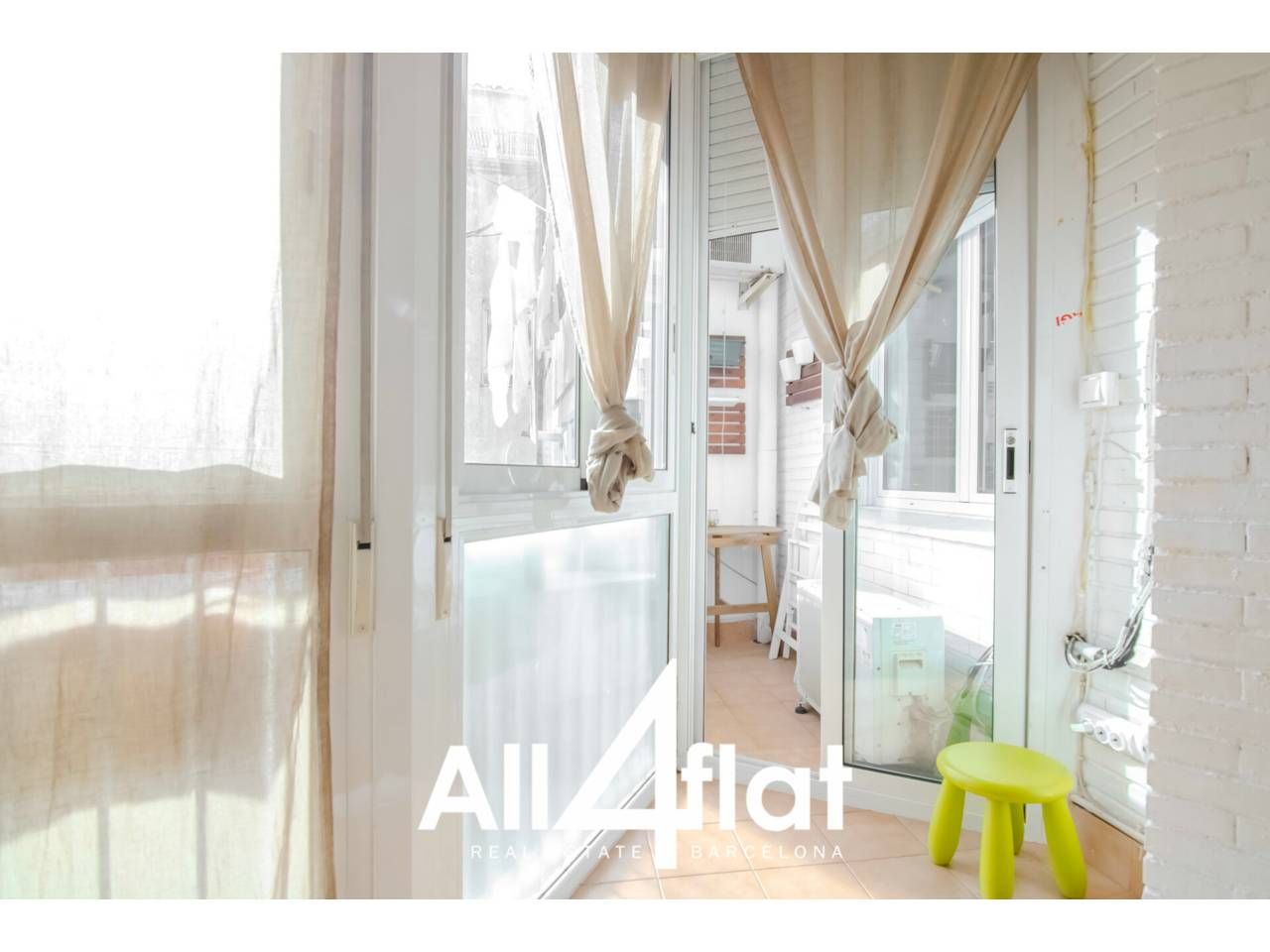 Balcony of Flat to rent in  Barcelona Capital  with Air Conditioner, Heating and Parquet flooring