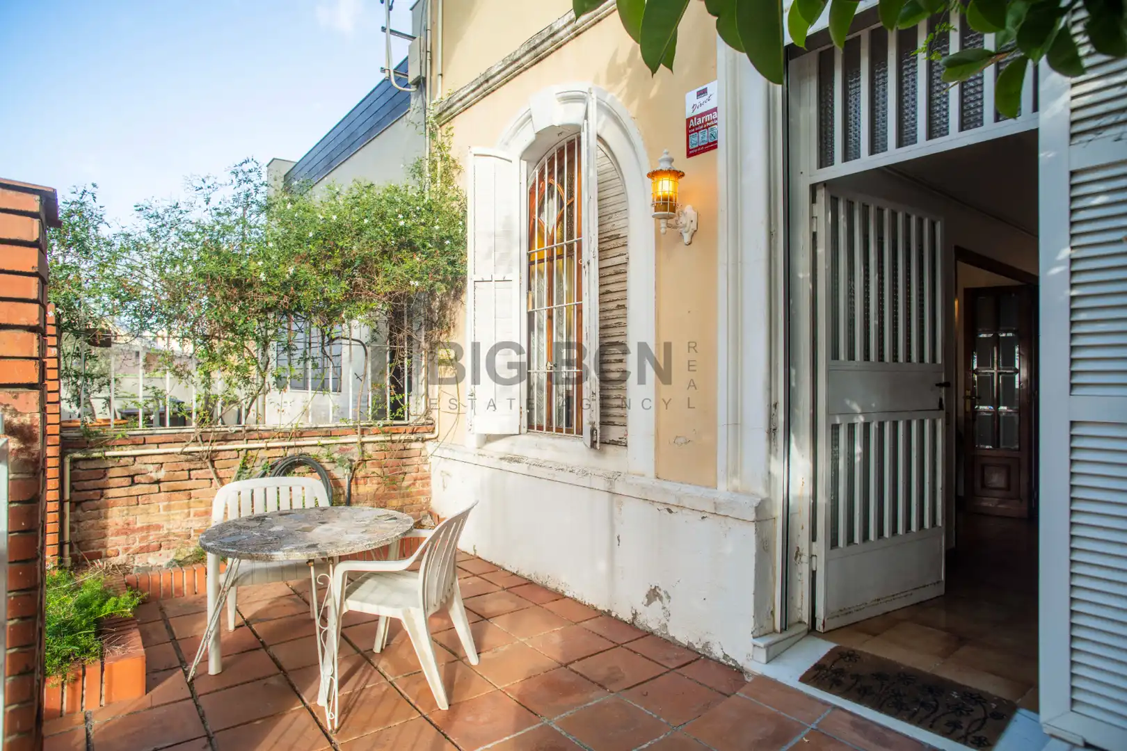 Vista exterior de Casa o chalet en venta en Esplugues de Llobregat con Aire acondicionado, Calefacción y Jardín privado
