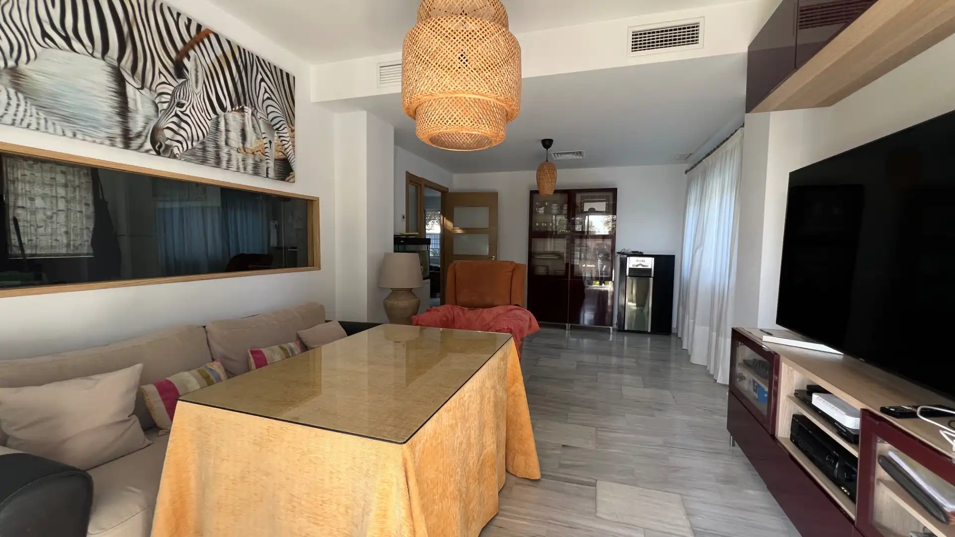 Sala d'estar de Casa o xalet en venda en Espartinas amb Aire condicionat, Calefacció i Jardí privat