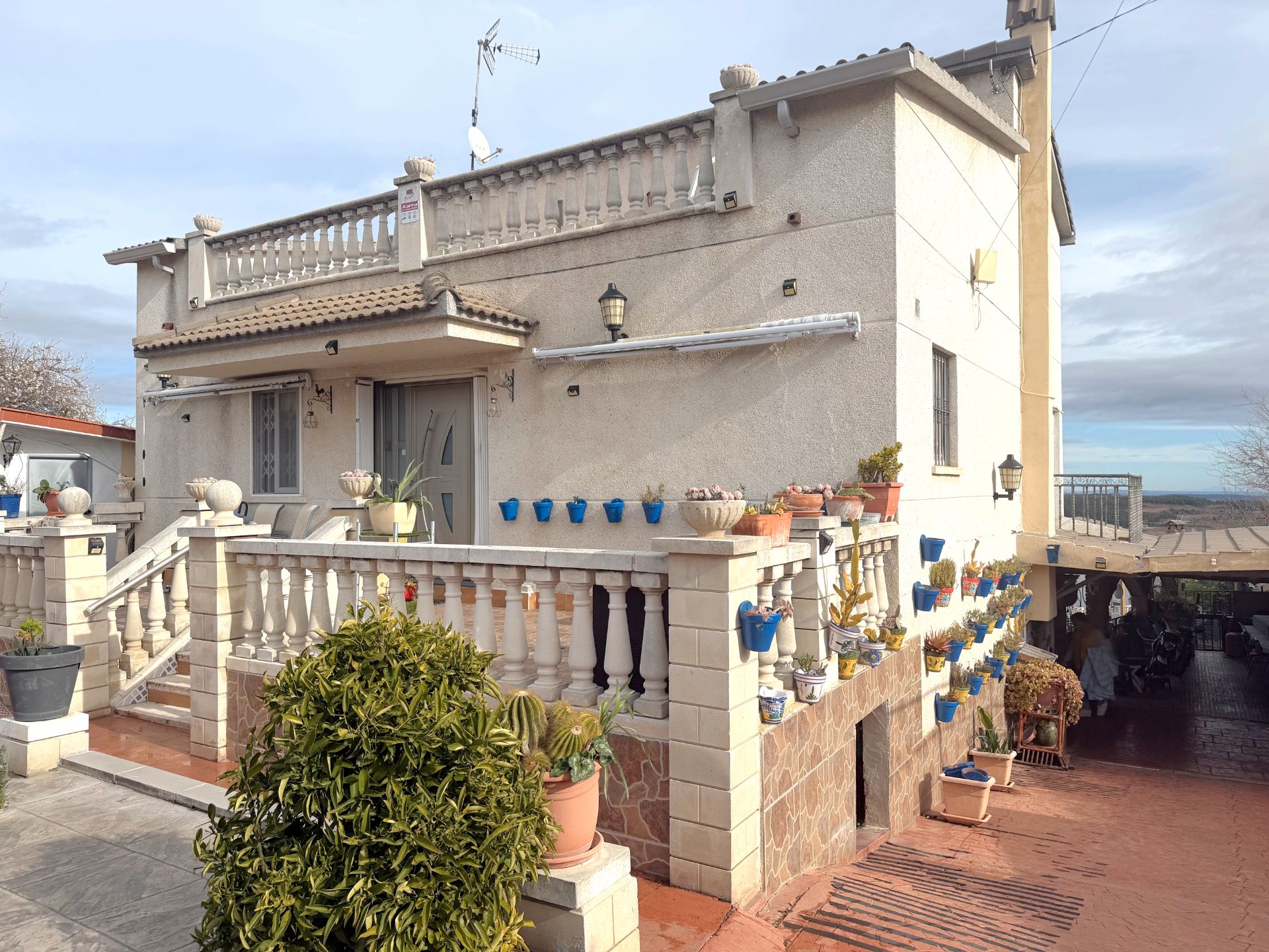 Vista exterior de Casa o xalet en venda en Torrelles de Foix amb Aire condicionat, Calefacció i Jardí privat