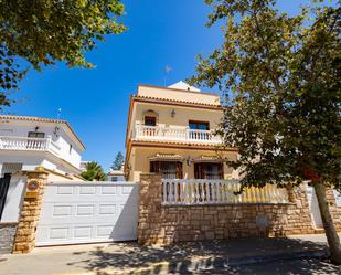 Vista exterior de Casa o xalet en venda en Chipiona amb Aire condicionat, Calefacció i Jardí privat