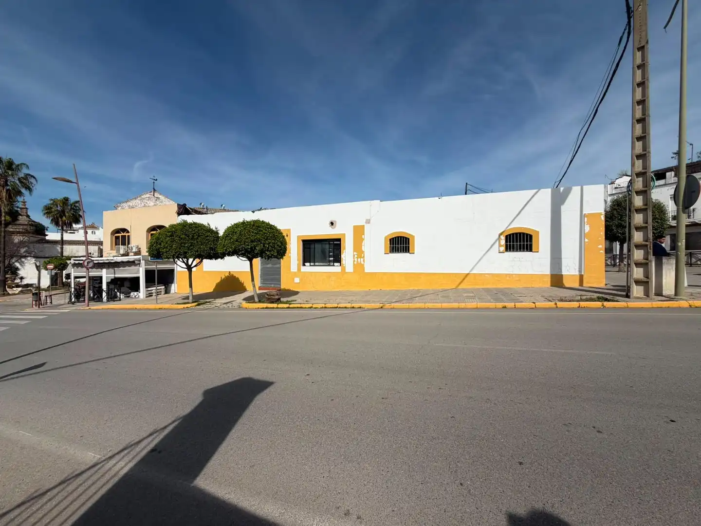 Vista exterior de Local en venta en El Coronil