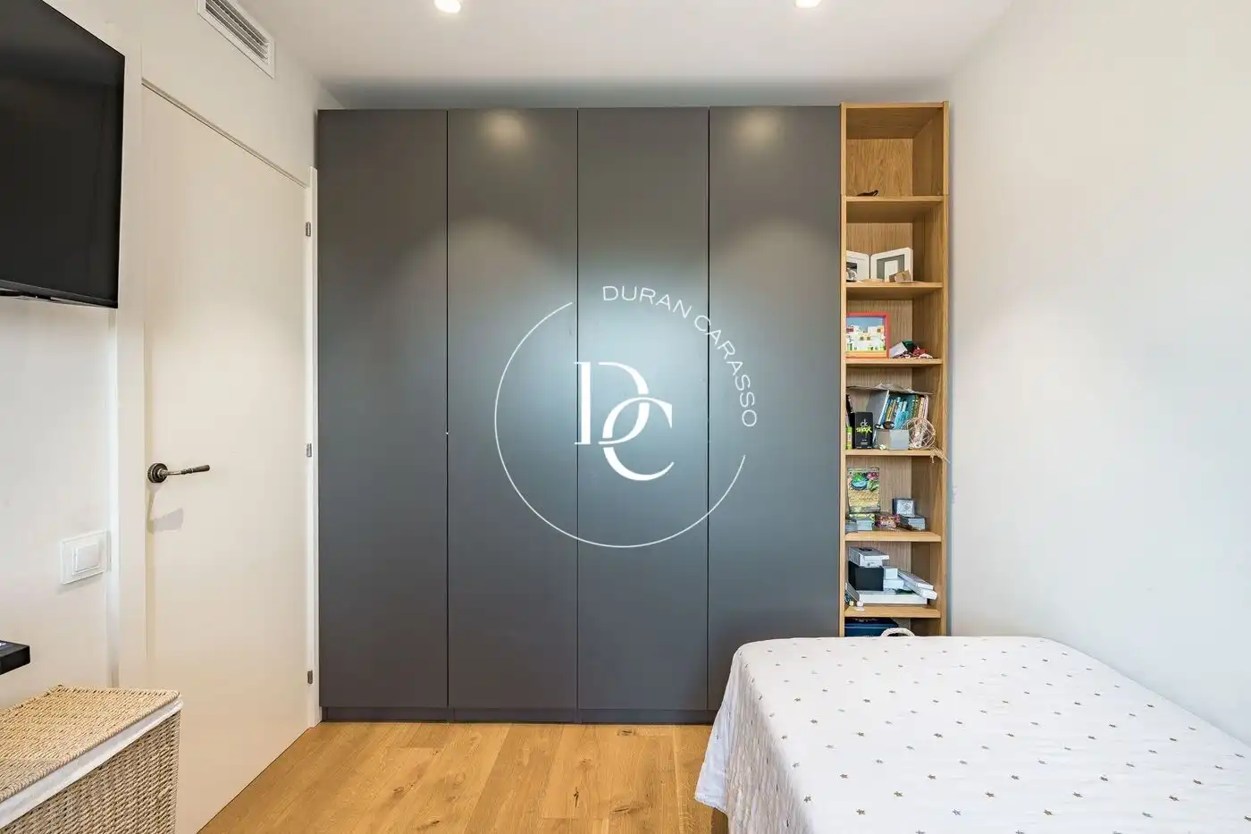 Habitación de Casa o chalet en venta en Sant Joan Despí con Aire acondicionado, Calefacción y Jardín privado