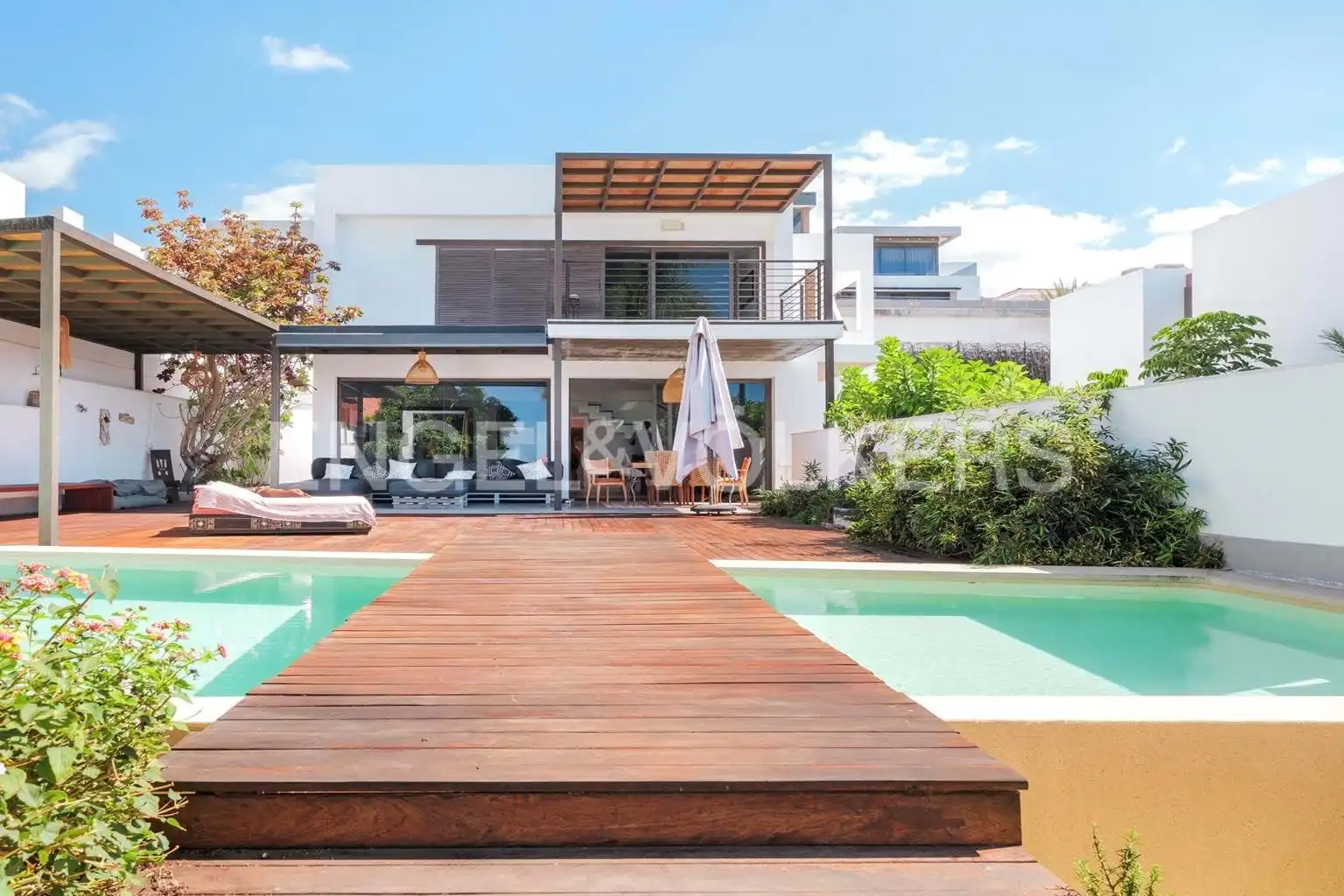 Vista exterior de Casa o xalet en venda en Adeje amb Terrassa i Piscina