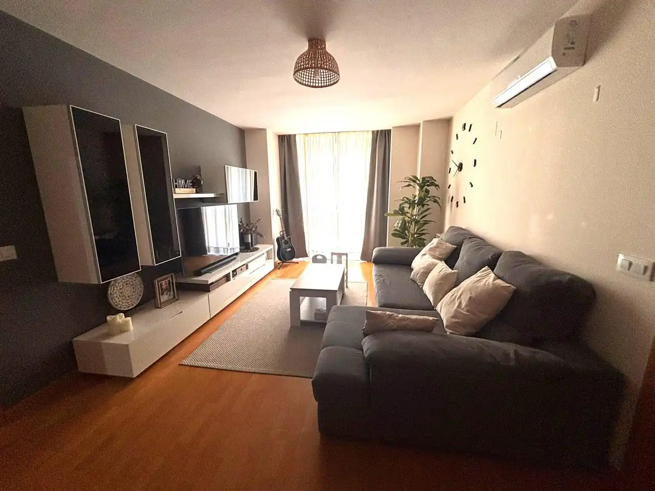 Living room of Flat for rent in Madrid  with Air Conditioner, Storage room and Furnished