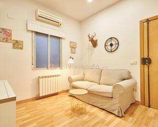 Living room of Flat to rent in  Madrid Capital  with Air Conditioner, Heating and Furnished