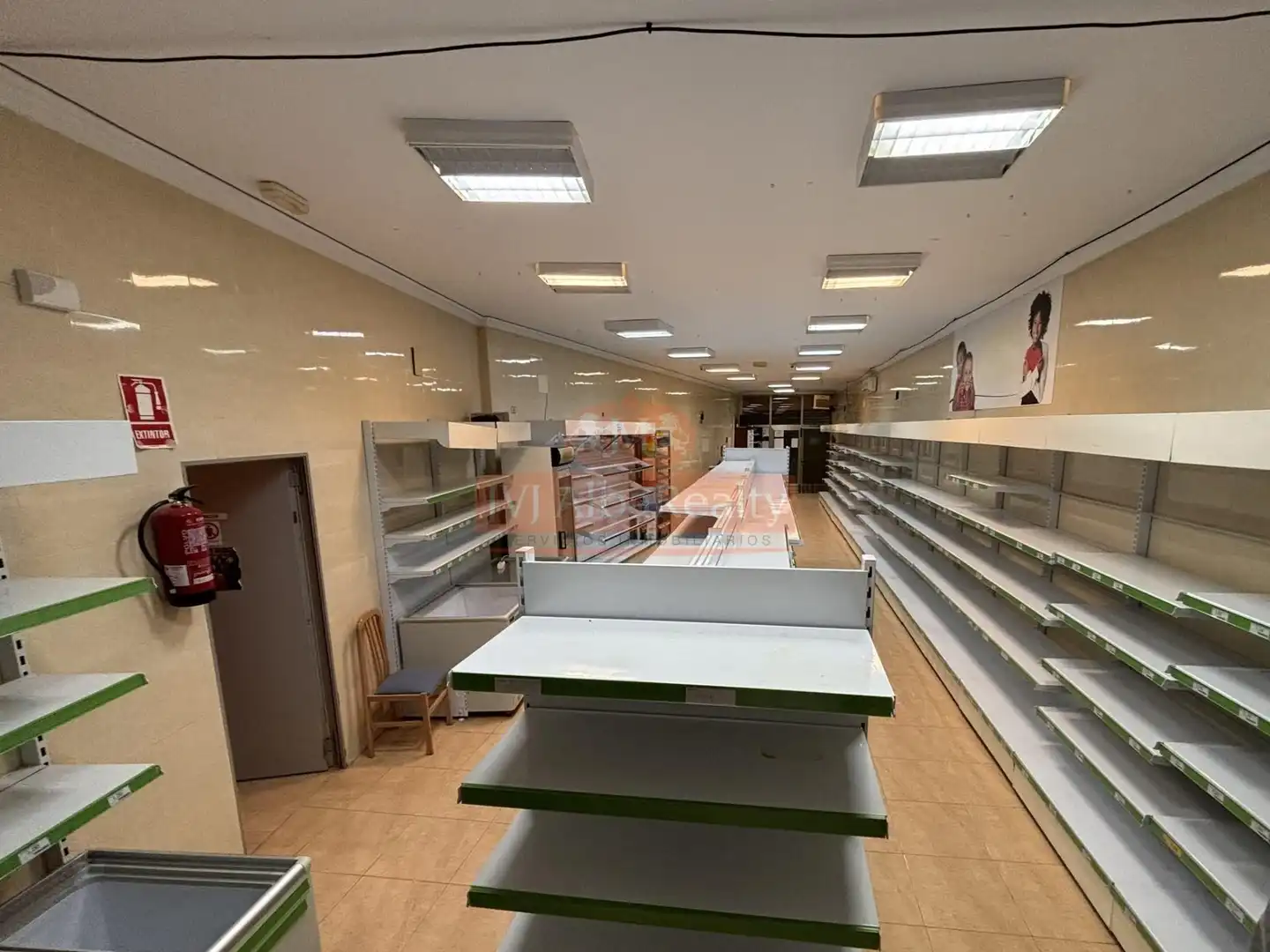 Local comercial en venta en Barrax