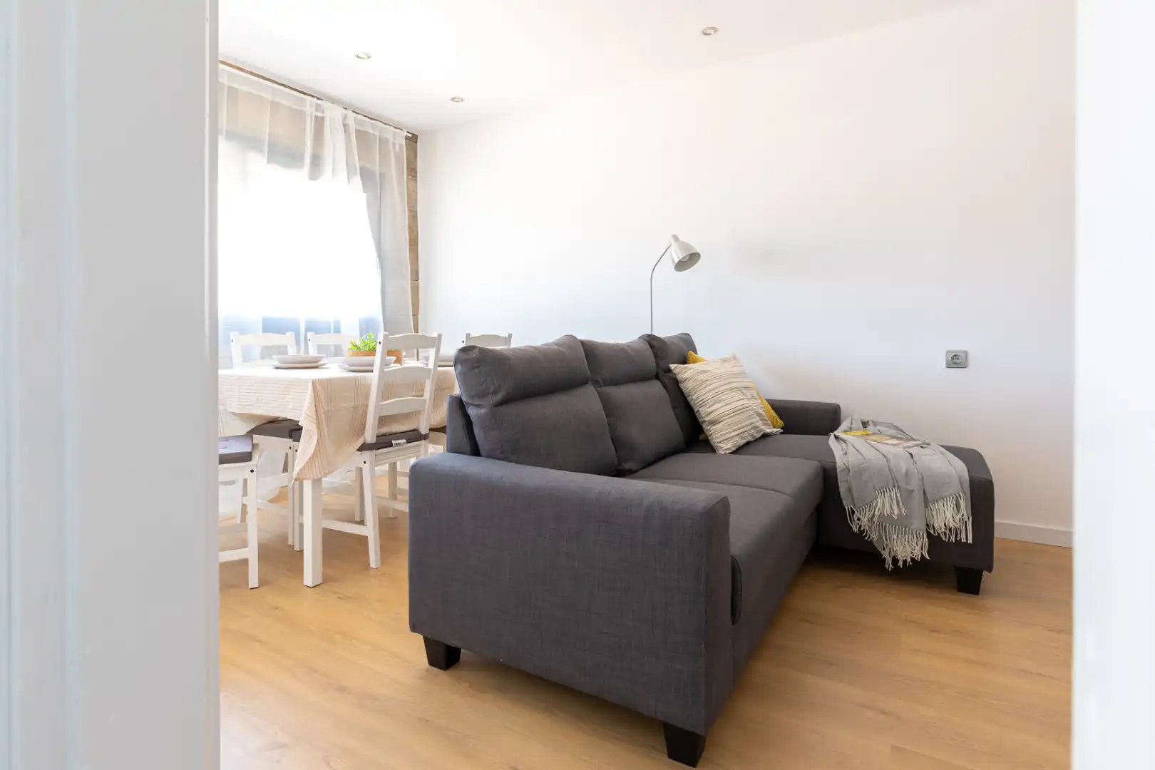 Living room of Flat for rent in Terrassa  with Air Conditioner, Heating and Parquet flooring