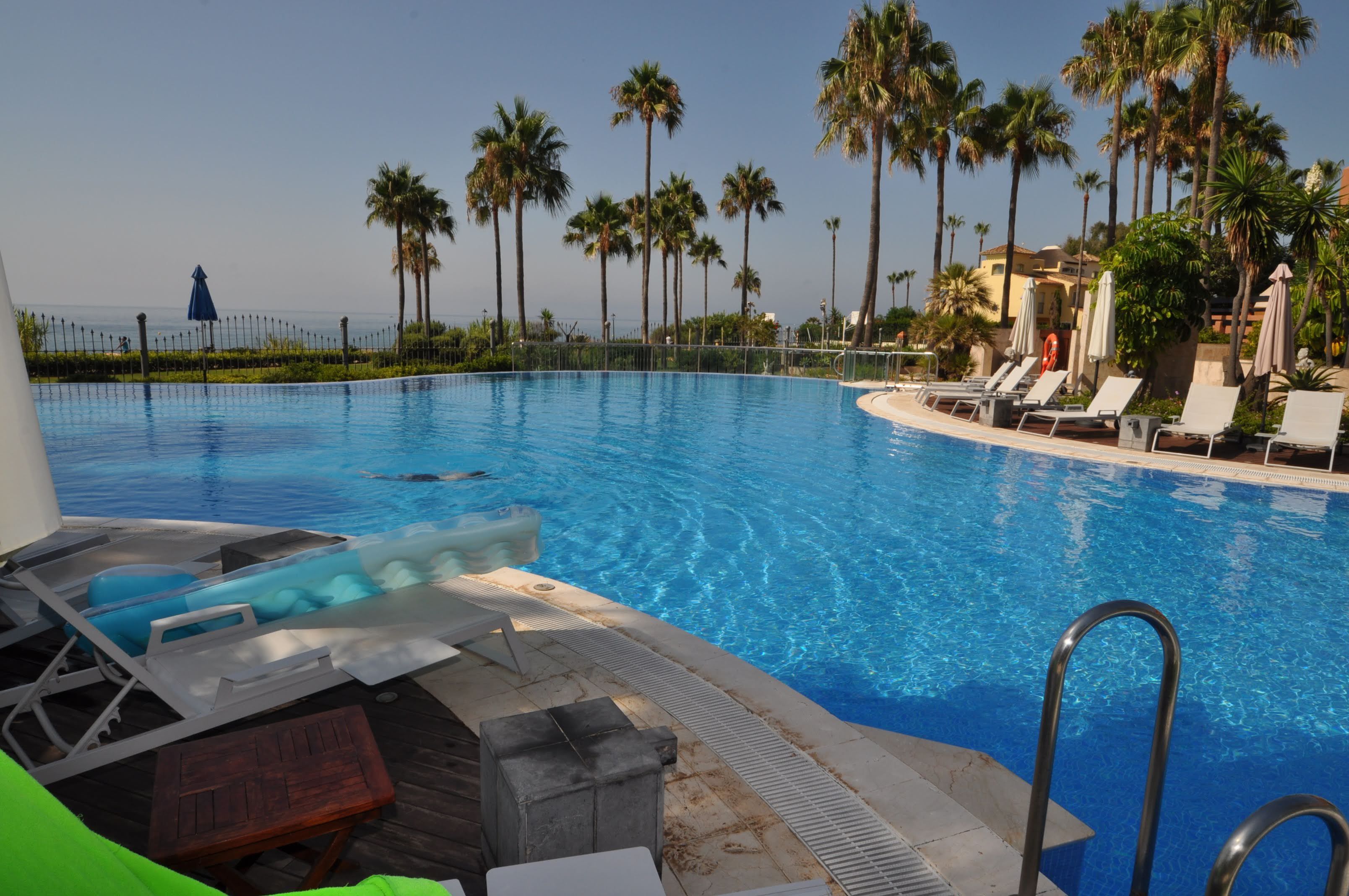 Swimming pool of Attic to rent in Estepona  with Air Conditioner, Terrace and Storage room