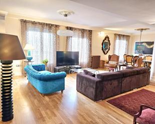 Living room of Flat for sale in  Zaragoza Capital  with Air Conditioner, Heating and Parquet flooring