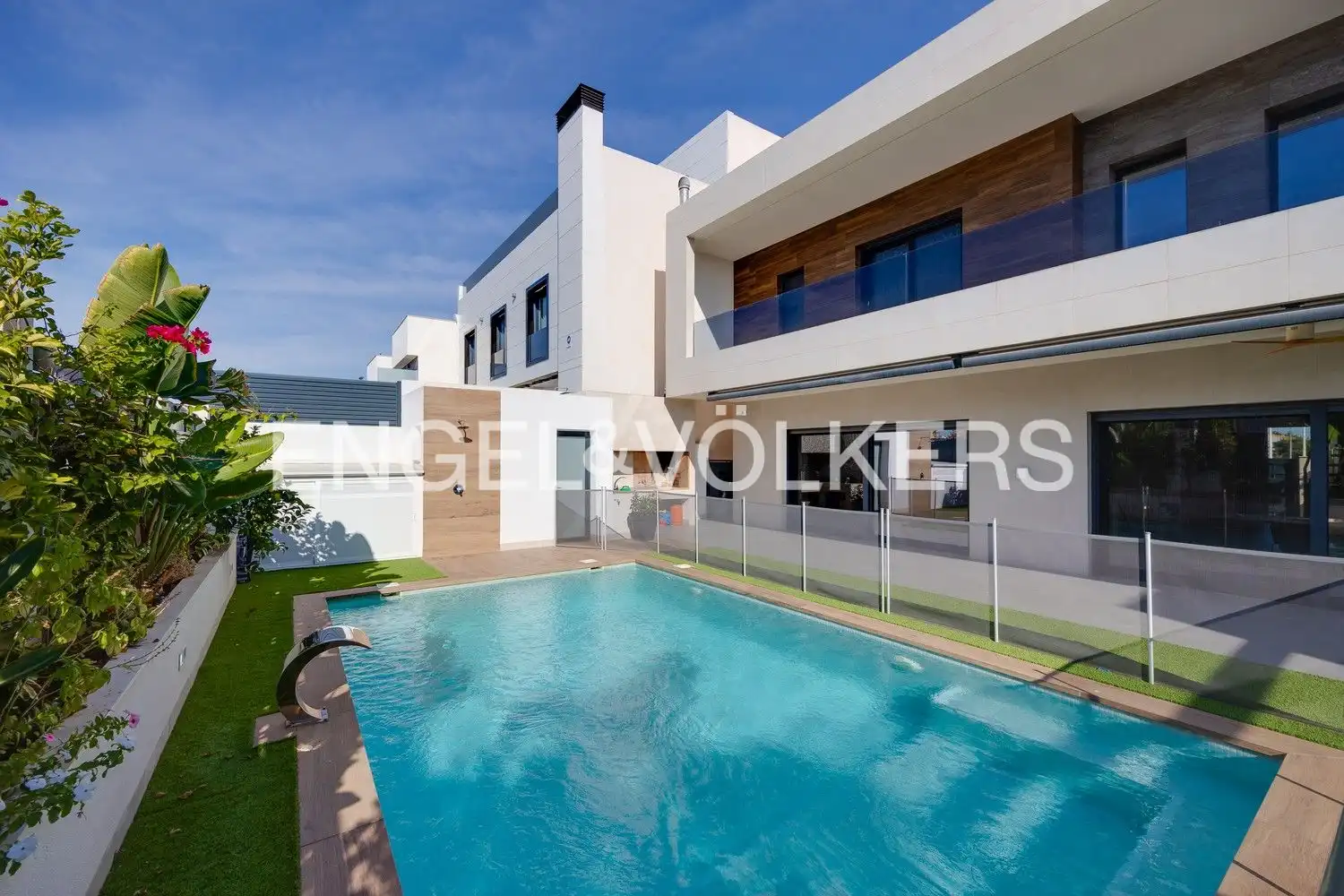 Vista exterior de Casa o chalet en venta en San Pedro del Pinatar con Aire acondicionado, Calefacción y Jardín privado